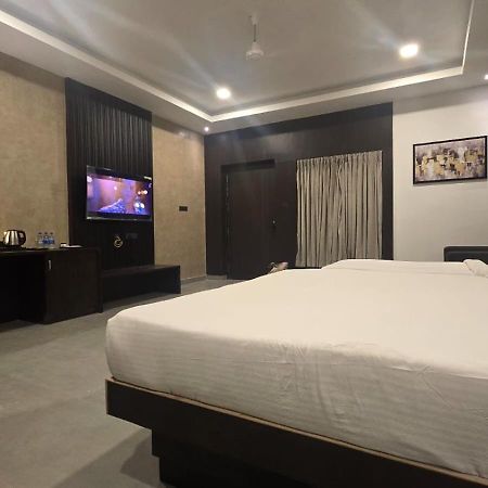 D Wayfarer Inn Resort Erode Kültér fotó