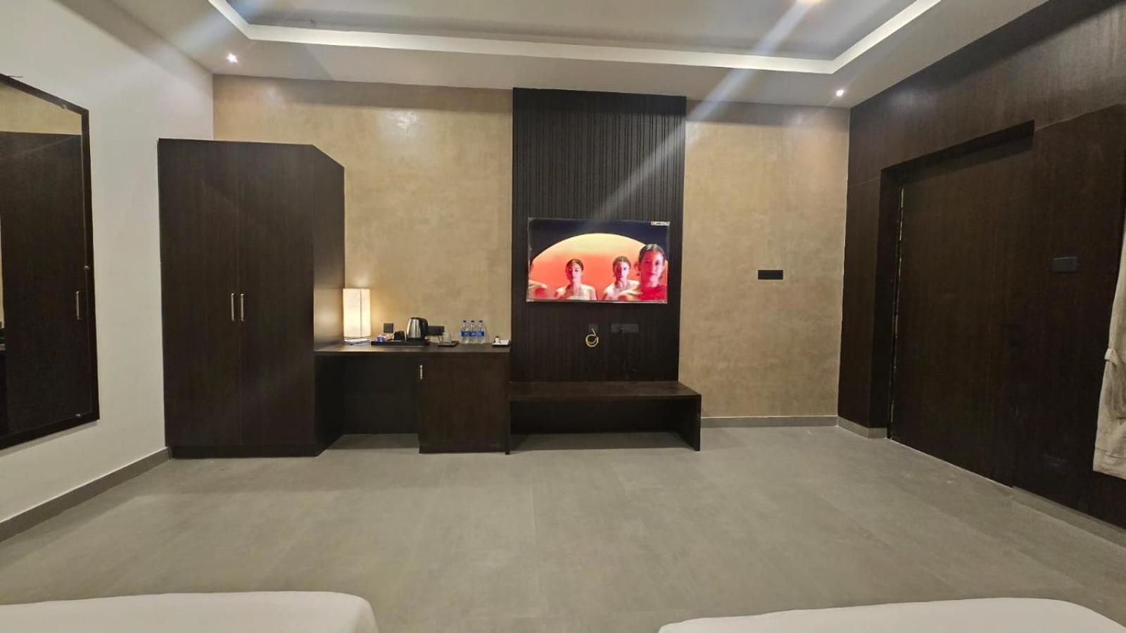 D Wayfarer Inn Resort Erode Kültér fotó