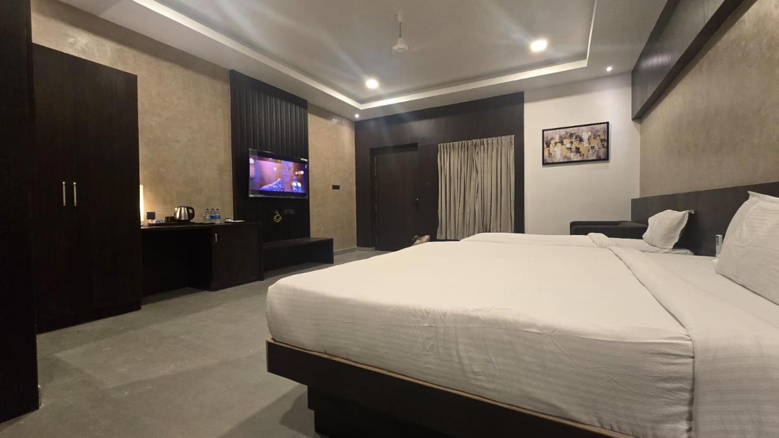 D Wayfarer Inn Resort Erode Kültér fotó