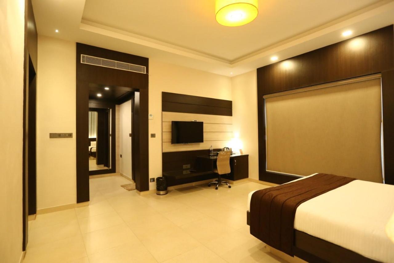 D Wayfarer Inn Resort Erode Kültér fotó